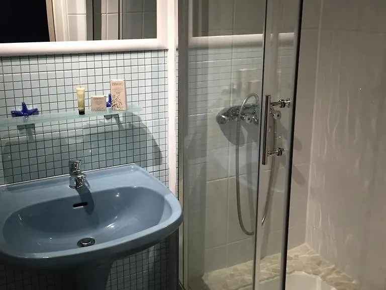 Hotel Ariane Vichy 2*,  Francia